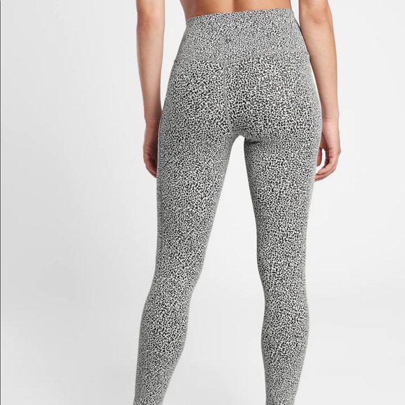 Athleta Pants - Salutation Stash Pocket II Textured 7/8 Tight